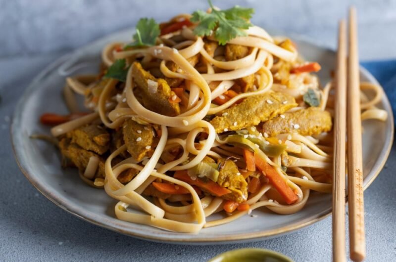 Sticky Garlic Chicken Noodles – Quick, Flavor-Packed Homemade Delight