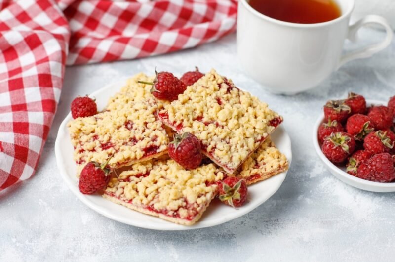 Homemade Strawberry Oatmeal Crumble Bars – Easy & Irresistible Treat