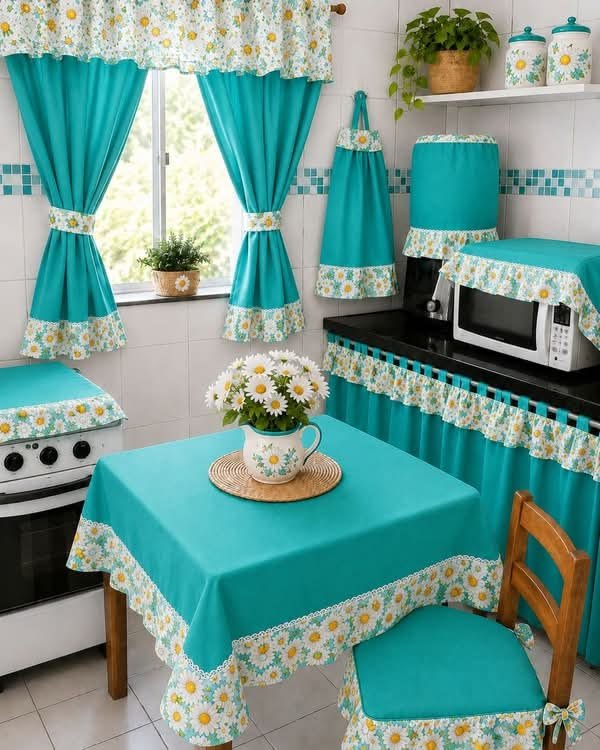 Elegant curtain for kitchen décor