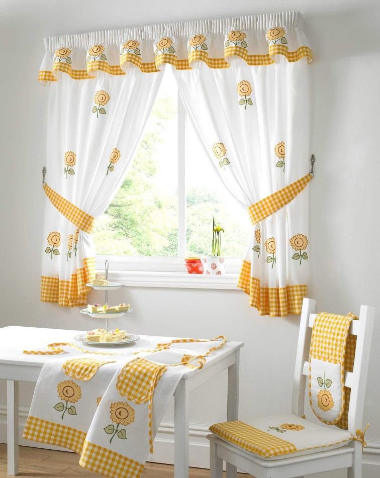 Kitchen curtain décor idea